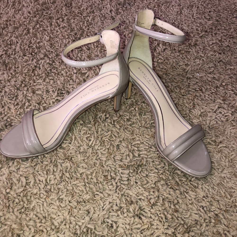 Kenneth Cole grey heels